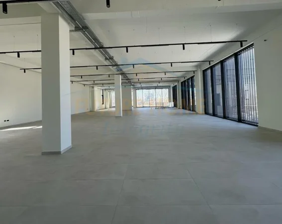 Qera, Godinë Biznesi Multifunksionale, Mëzez, Tiranë.