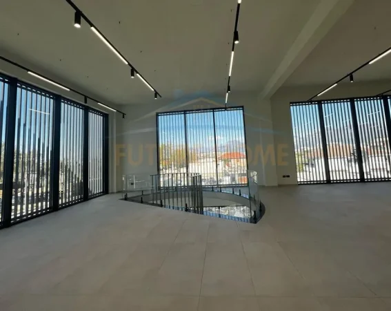 Qera, Godinë Biznesi Multifunksionale, Mëzez, Tiranë.