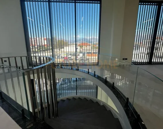 Qera, Godinë Biznesi Multifunksionale, Mëzez, Tiranë.