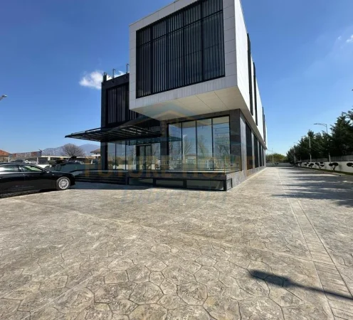 Qera, Godinë Biznesi Multifunksionale, Mëzez, Tiranë.