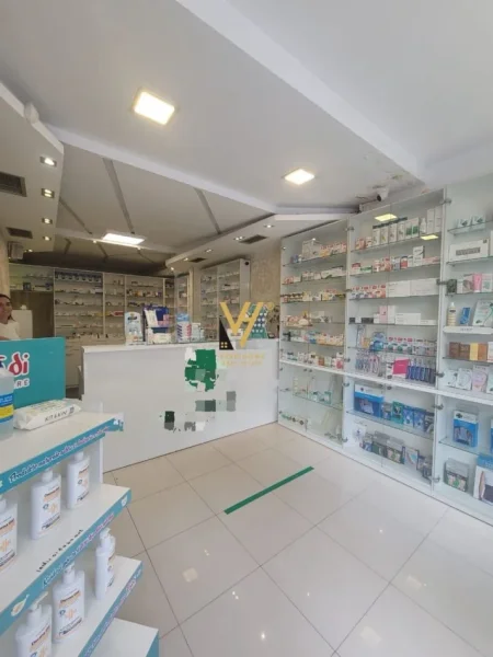 Tirane, shitet dyqan Kati 0, 92 m² 400.000 € (21 DHJETORI)