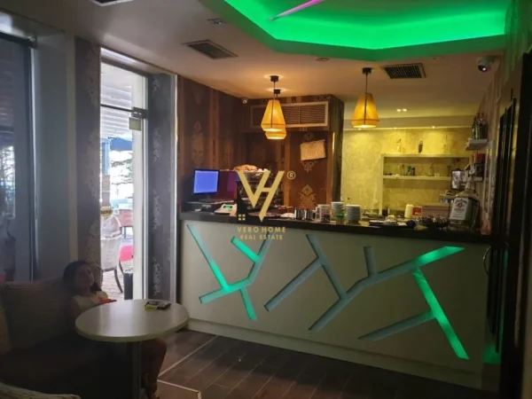 Tirane, shitet dyqan Kati 0, 92 m² 400.000 € (21 DHJETORI)