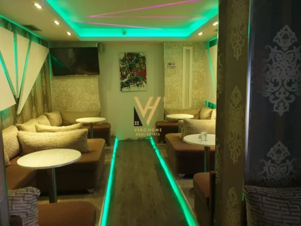 Tirane, shitet dyqan Kati 0, 92 m² 400.000 € (21 DHJETORI)