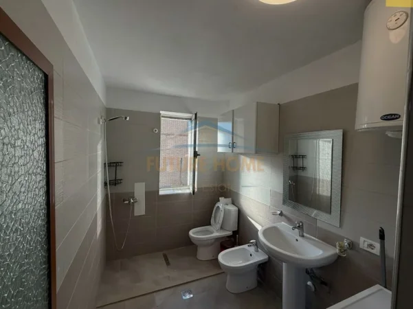 Tirane, jepet me qera apartament 2+1 Kati 2, 69 m² 565 € (Tregu Elektrik , Tiranë.)