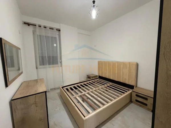 Tirane, jepet me qera apartament 1+1+Parkim Kati 3, 62 m² 520 € (Unaza e Re , Kompleksi Tudas)