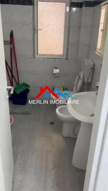Tirane, jepet me qera zyre Kati 1, 100 m² 700 € (BULEVARDI GJERGJ FISHTA)