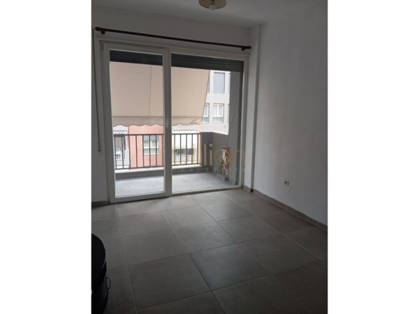 Tirane, jepet me qera 2+1 , 102 m² 500 € (5 Maj)
