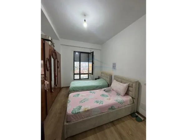 Tirane, shitet apartament 2+1 Kati 8, 81 m² 215.000 € (Porcelan)