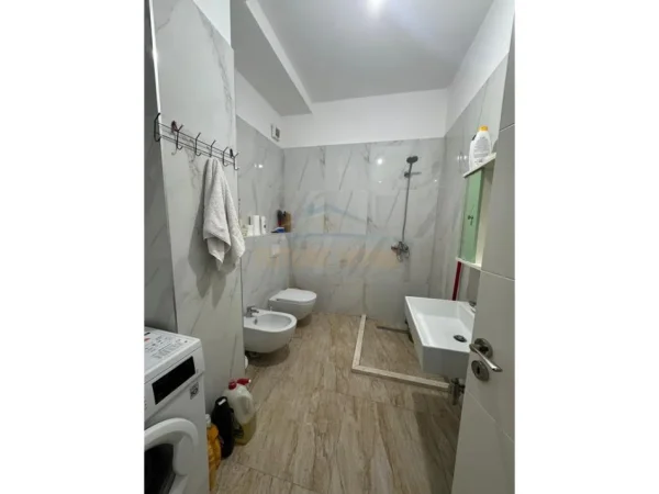 Tirane, shitet apartament 2+1 Kati 8, 81 m² 215.000 € (Porcelan)