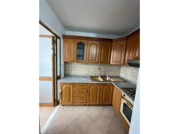 Tirane, shitet apartament 1+1+Ballkon Kati 4, 49 m² 125.000 € (Rruga e Elbasanit, Tiranë)