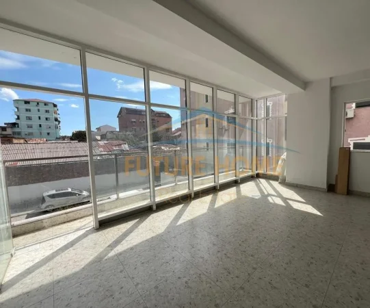 Qira, Ambient, Rruga e Dibres