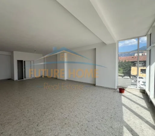 Qira, Ambient, Rruga e Dibres