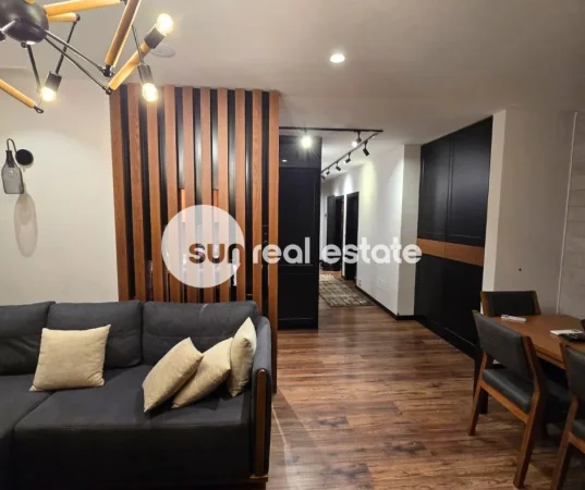 Shkoder, jepet me qera apartament 2+1+Ballkon Kati 2, 120 m² (AFER ARGENTIT, SHKODER)