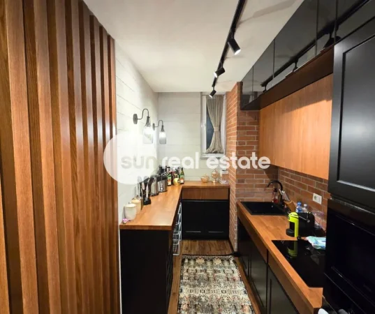 Shkoder, jepet me qera apartament 2+1+Ballkon Kati 2, 120 m² (AFER ARGENTIT, SHKODER)