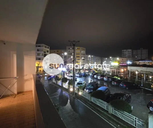 Shkoder, jepet me qera apartament 2+1+Ballkon Kati 2, 120 m² (AFER ARGENTIT, SHKODER)