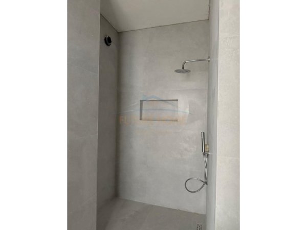 Tirane, jepet me qera ambjent biznesi Kati 4, 65 m² 450 € (LAPRAKE)