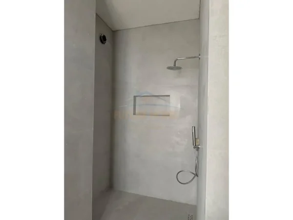 Tirane, jepet me qera ambjent biznesi Kati 4, 65 m² 450 € (LAPRAKE)
