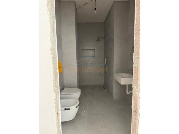 Tirane, jepet me qera ambjent biznesi Kati 4, 65 m² 450 € (LAPRAKE)