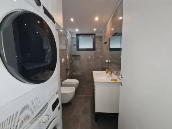 Tirane, jepet me qera apartament 2+1 Kati 0, 115 m² 1.600 € (Tegu)