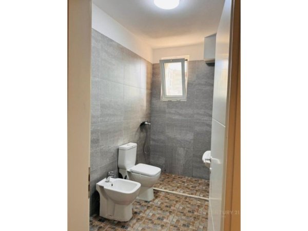 Tirane, jepet me qera zyre Kati 4, 56 m² 750 € (Rruga e elbasanit)