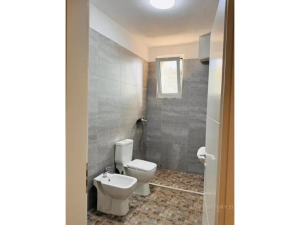 Tirane, jepet me qera zyre Kati 4, 56 m² 750 € (Rruga e elbasanit)