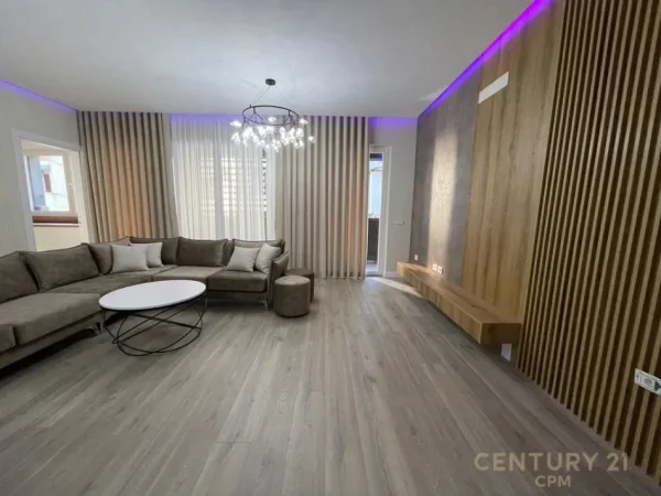 Tirane, jepet me qera apartament 2+1 Kati 1, 147 m² 1.500 € (Kafe Roma)