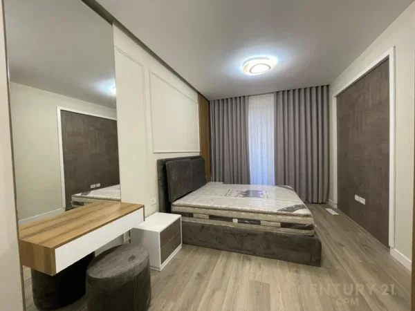 Tirane, jepet me qera apartament 2+1 Kati 1, 147 m² 1.500 € (Kafe Roma)