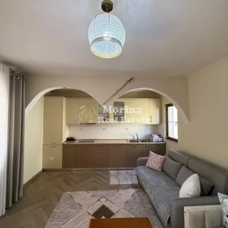 Tirane, jepet me qera apartament 2+1 Kati 1, 150 m² 800 € (Rruga 5 Maji)