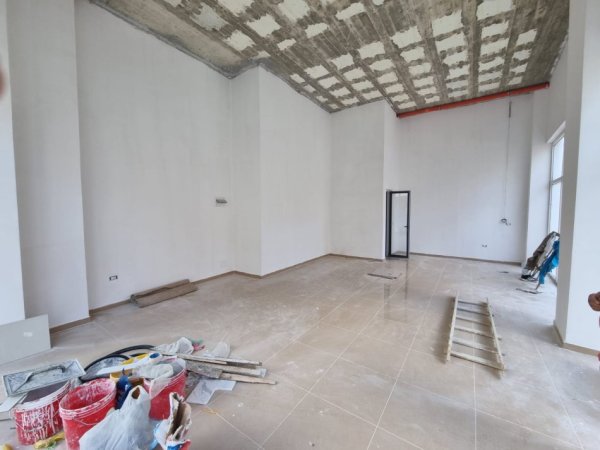 Tirane, jepet me qera ambjent biznesi Kati 0, 75 m² 1.200 € (Bulevardi i Ri/Rezidenca AVID)
