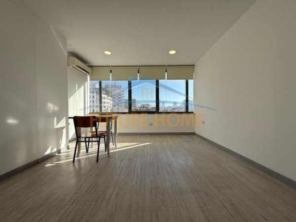 Tirane, jepet me qera ambjent biznesi Kati 4, 265 m² 2.500 € 