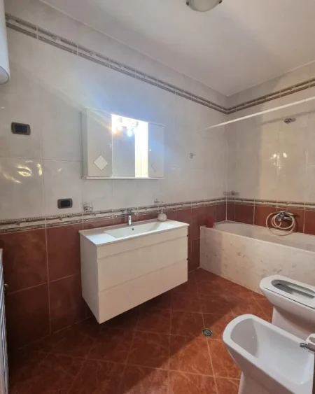 Tirane, shitet apartament 2+1+Aneks+Ballkon Kati 4, 110 m² 