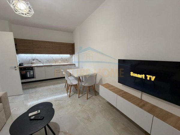 Tirane, jepet me qera apartament 1+1+Ballkon Kati 3, 62 m² 520 € 
