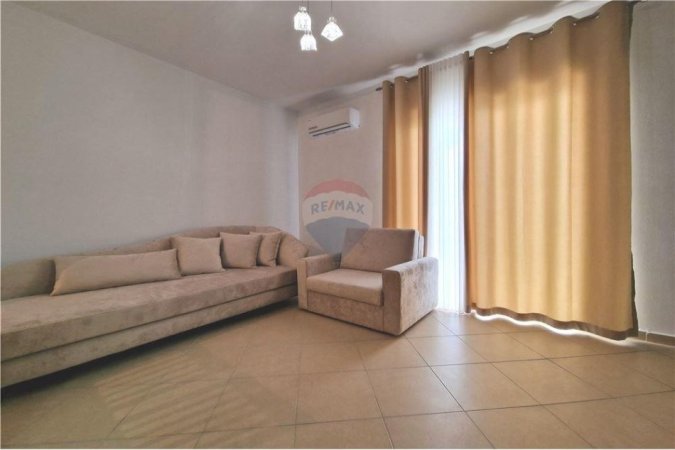 Vlore - Lungomare, jepet me qera apartament 1+1 Kati 2, 71 m² 400 € (Pranë Hotel Donatello, Ujë i Ftohtë, Vlorë)