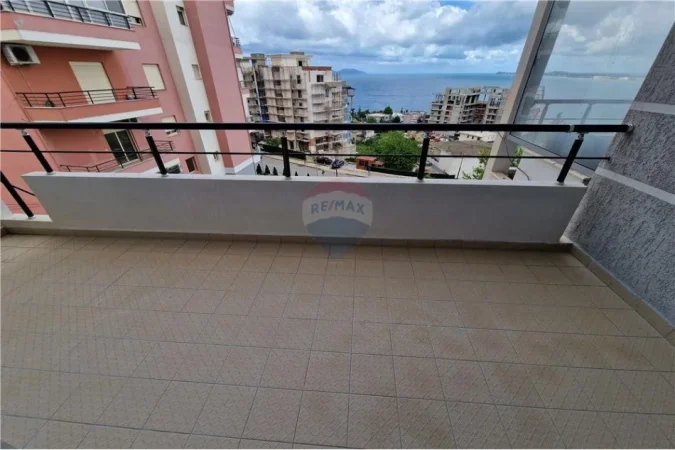 Vlore - Lungomare, jepet me qera apartament 1+1 Kati 2, 71 m² 400 € (Pranë Hotel Donatello, Ujë i Ftohtë, Vlorë)
