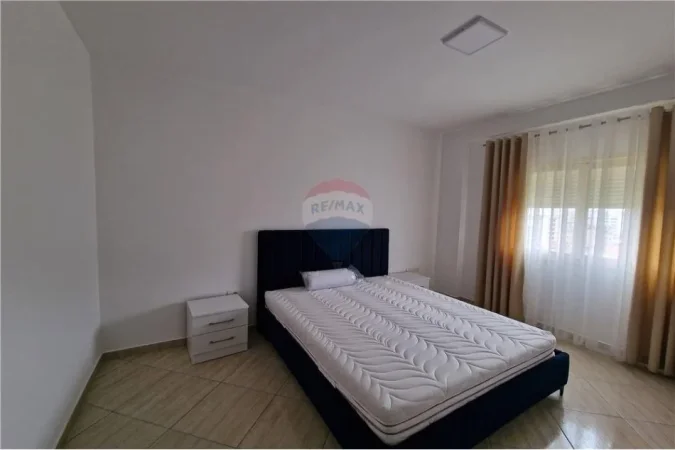 Vlore - Lungomare, jepet me qera 1+1 Kati 4, 78 m² 350 € (Rruga Dhimiter Konomi, 7 PALLATET, VLORË)