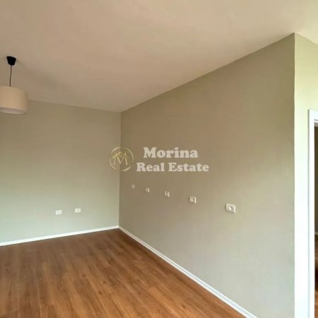 Tirane, jepet me qera ambjent biznesi Kati 3, 65 m² 700 € (Bulevardi Bajram Curri)