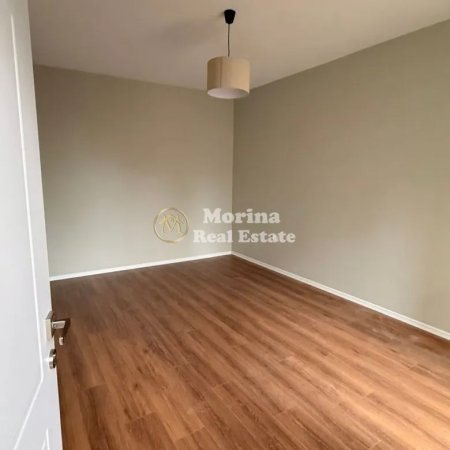Tirane, jepet me qera ambjent biznesi Kati 3, 65 m² 700 € (Bulevardi Bajram Curri)