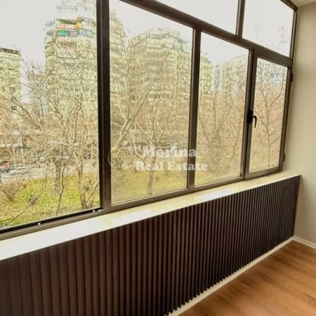 Tirane, jepet me qera ambjent biznesi Kati 3, 65 m² 700 € (Bulevardi Bajram Curri)