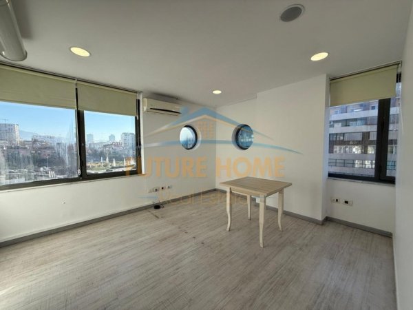 Tirane, jepet me qera ambjent biznesi Kati 4, 265 m² 2.500 € (Zogu i Zi)