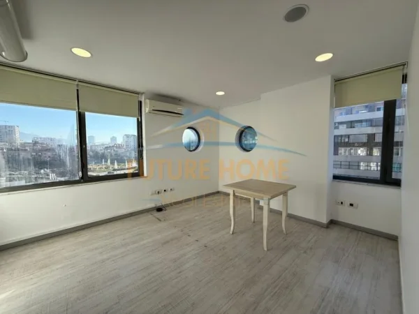 Tirane, jepet me qera ambjent biznesi Kati 4, 265 m² 2.500 € (Zogu i Zi)