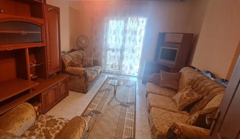 Tirane, jepet me qera apartament 3+1 , 100 m² 500 € (RRUGA DRITAN HOXHA)