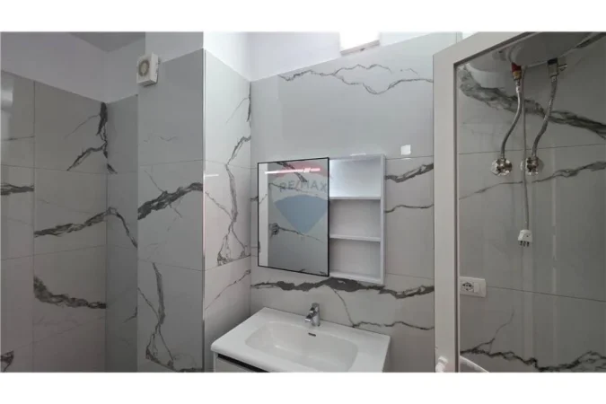 Vlore, shitet apartament 1+1+Ballkon Kati 9, 78 m² 120.000 € (Prane Palesters se Mundjes,Rruga Dush Strati, Vlore)