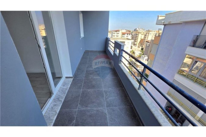 Vlore, shitet apartament 1+1+Ballkon Kati 9, 78 m² 120.000 € (Prane Palesters se Mundjes,Rruga Dush Strati, Vlore)