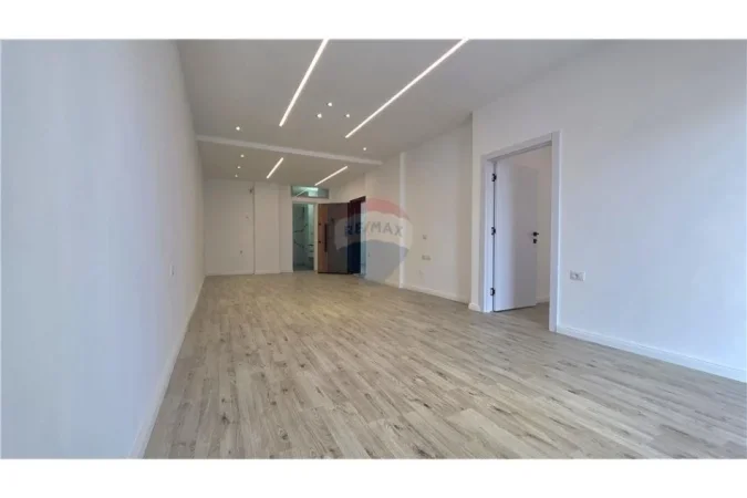 Vlore, shitet apartament 1+1+Ballkon Kati 9, 78 m² 120.000 € (Prane Palesters se Mundjes,Rruga Dush Strati, Vlore)
