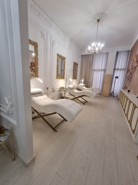 Tirane, shes Biznes në shitje (Qendër Estetike) në shitje, Garden Building 10.000 €