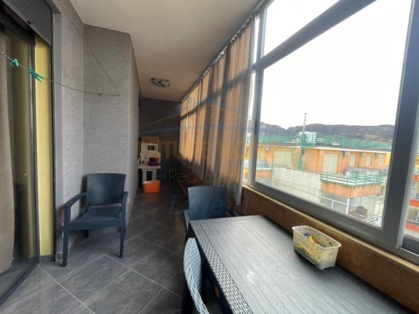 Tirane, jepet me qera apartament 1+1 Kati 4, 78 m² 650 € (Liqeni i Thate)