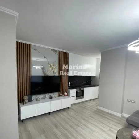 Tirane, jepet me qera apartament 1+1 Kati 4, 70 m² 800 € (Rruga e Kosovareve)