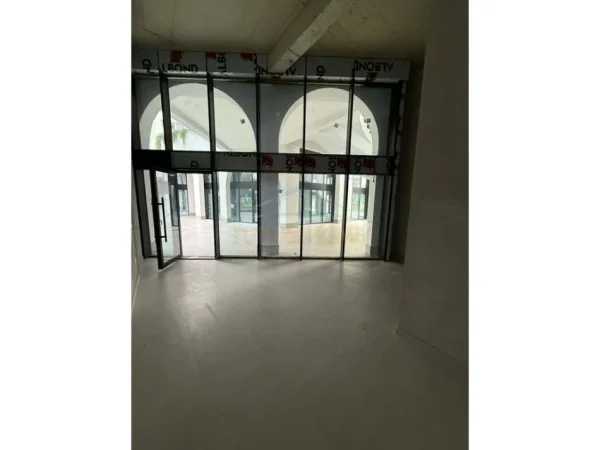 Tirane, jepet me qera ambjent biznesi Kati 0, 36 m² 400 € (ASTIR , River Residence)