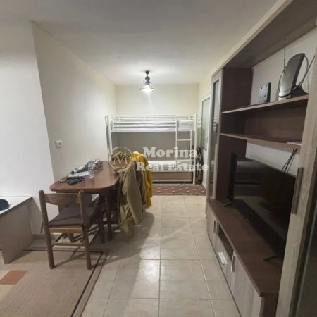 Tirane, jepet me qera apartament 1+1 Kati 3, 55 m² 550 € (Qender)