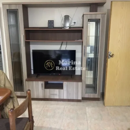 Tirane, jepet me qera apartament 1+1 Kati 3, 55 m² 550 € (Qender)